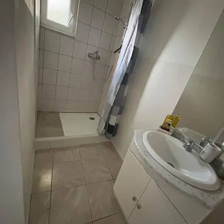 بيت للعطل Maison Flanc De Coteau *