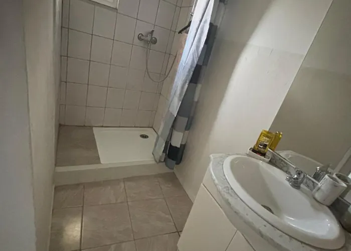 بيت للعطل Maison Flanc De Coteau *